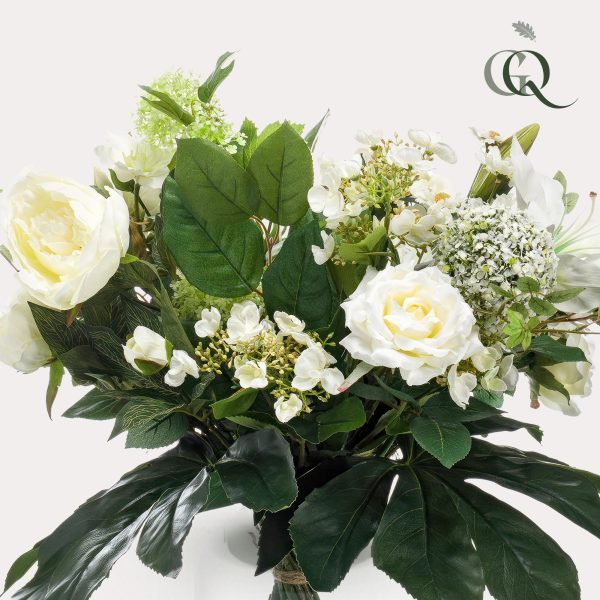 Stijlvol boeket met witte rozen, hortensia's en groen blad